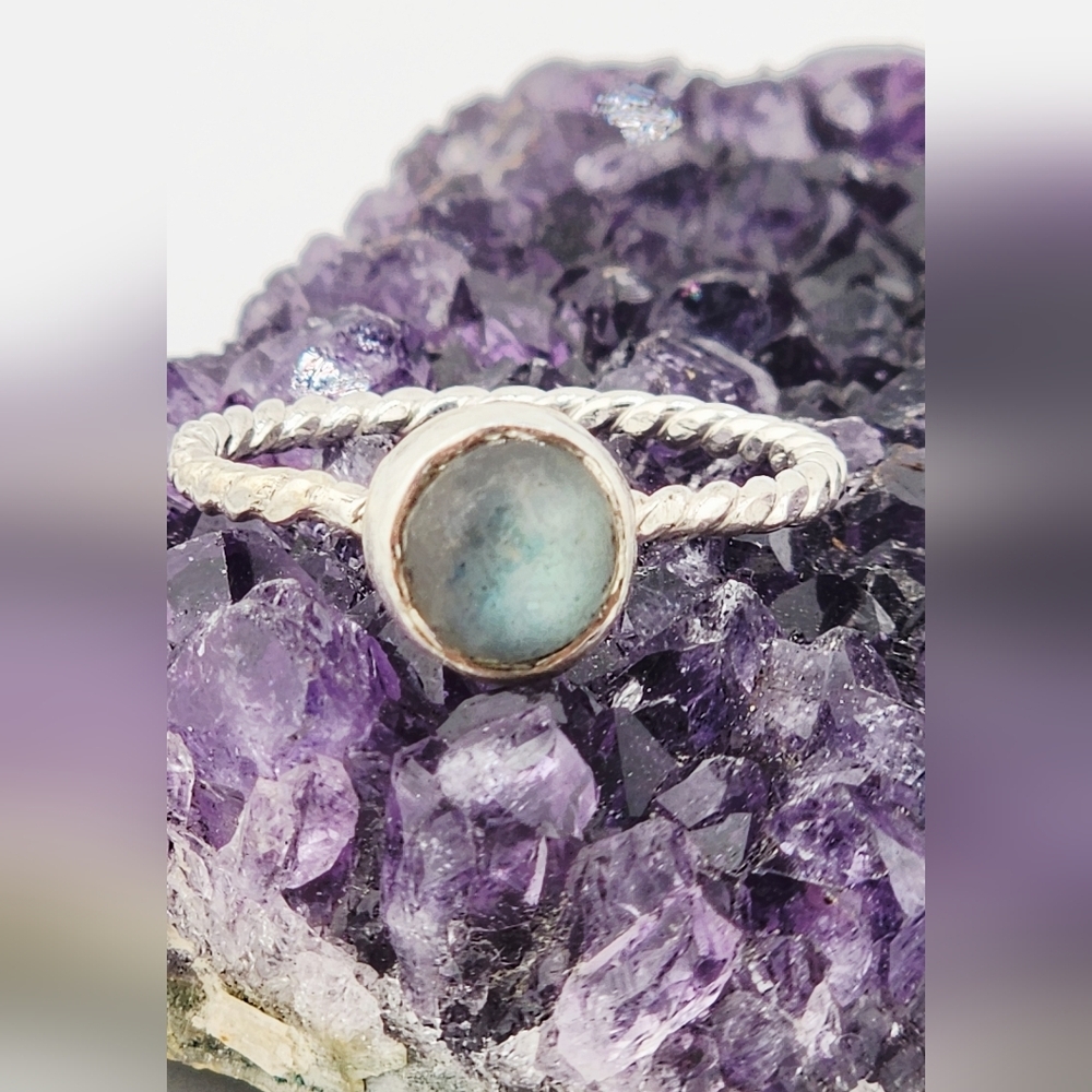 LABRADORITE HANDMADE RING WITH A TWISTED RING BAND UNISEX SIZE 7 - Picture 3 of 9